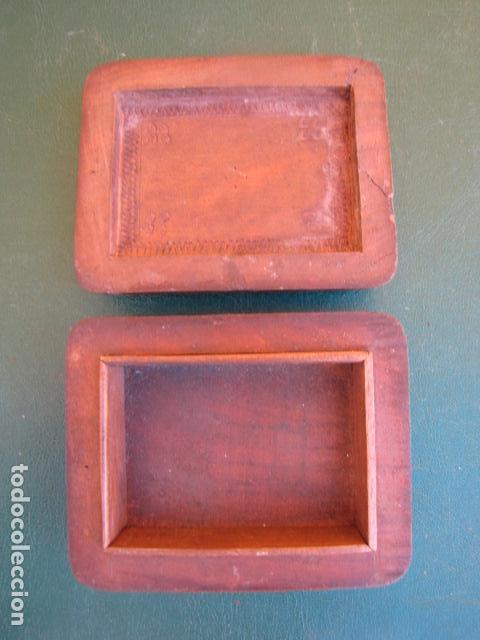 Antig&uuml;edades: Caja joyero en madera. Muy labrada - Foto 6