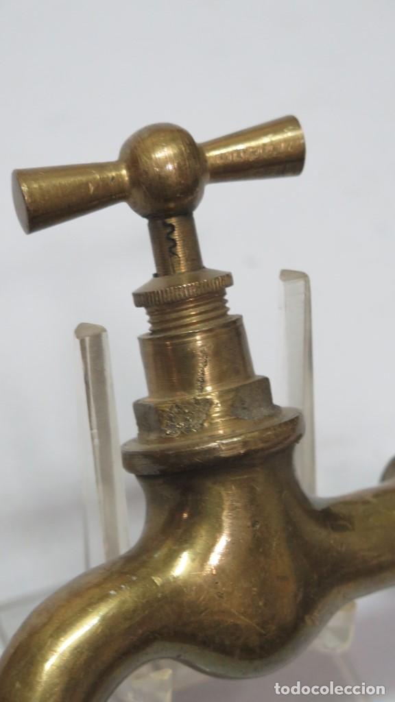 Antig&uuml;edades: ANTIGUO GRIFO DE BRONCE - Foto 2