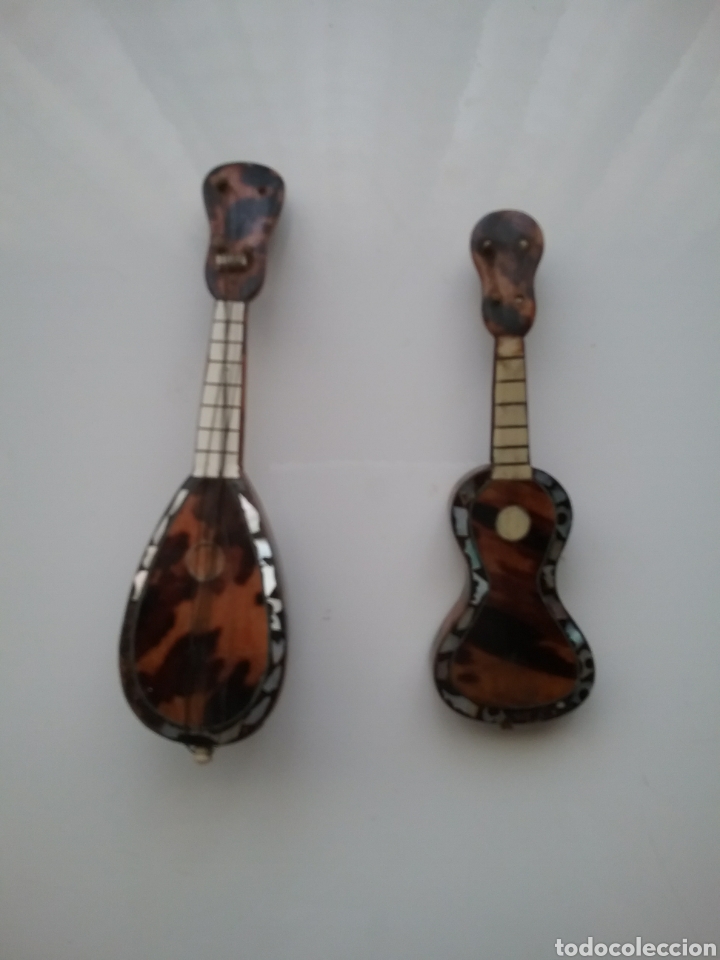 Oggetti Antichi: Pareja de guitarras en miniaturas antiguas en carey, hueso y nacar.