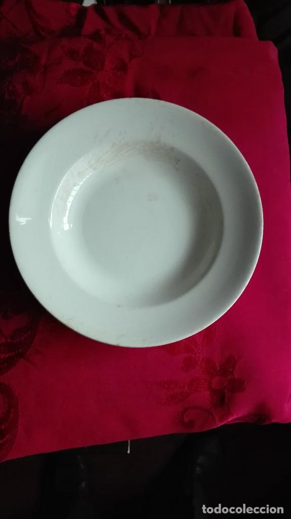 Antig&uuml;edades: Plato blanco de China opaca 1925 - Foto 1