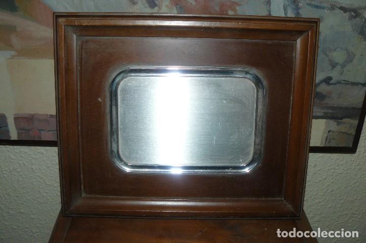 Antig&uuml;edades: Placa sin grabar enmarcada en madera, con pie de apoyo - Foto 2
