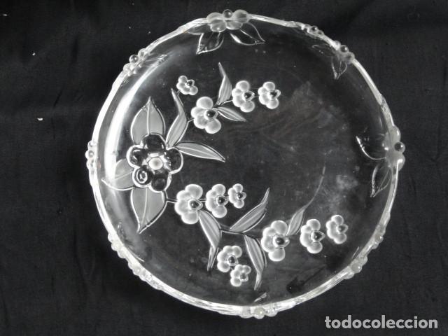 Antig&uuml;edades: PRECIOSO CENTRO DE MESA DE CRISTAL CON RELIEVE. - Foto 2