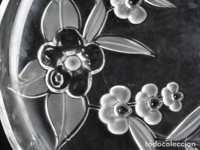 Antig&uuml;edades: PRECIOSO CENTRO DE MESA DE CRISTAL CON RELIEVE. - Foto 3