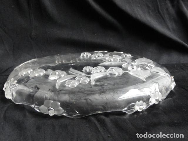 Antig&uuml;edades: PRECIOSO CENTRO DE MESA DE CRISTAL CON RELIEVE. - Foto 8