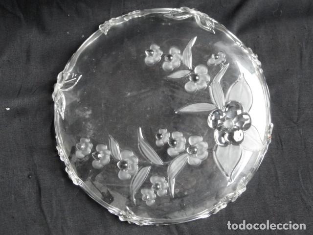 Antig&uuml;edades: PRECIOSO CENTRO DE MESA DE CRISTAL CON RELIEVE. - Foto 9