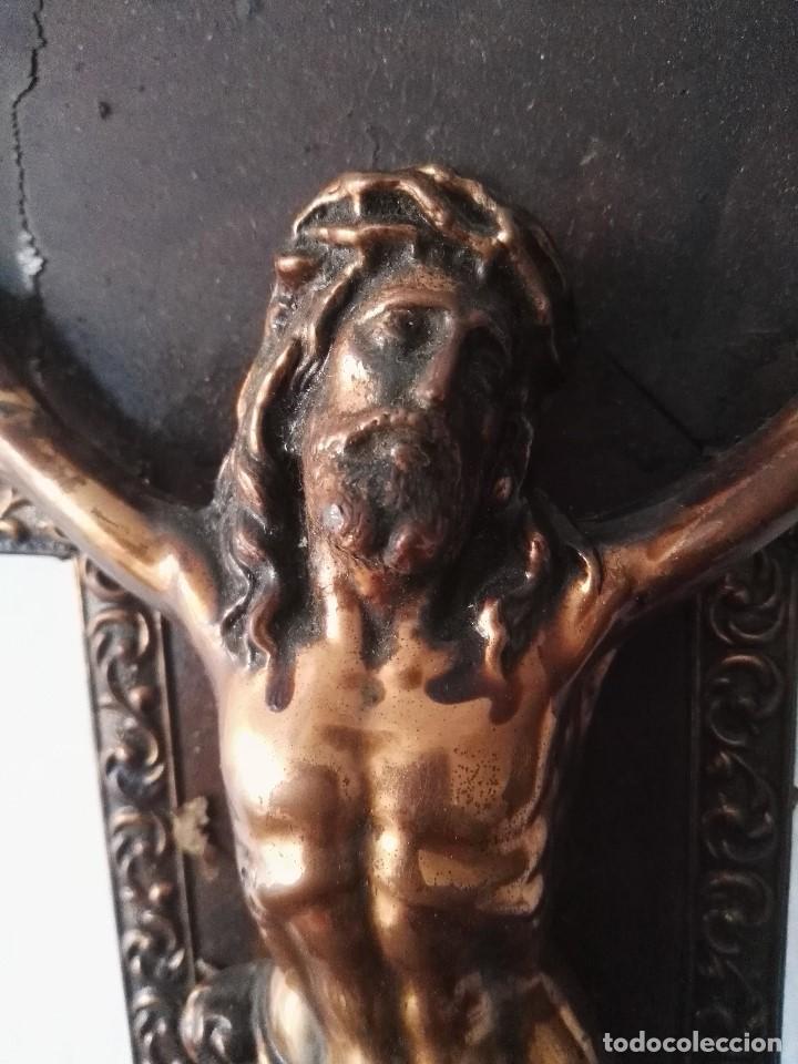 Antig&uuml;edades: Crucifijo de madera y cobre - Foto 2
