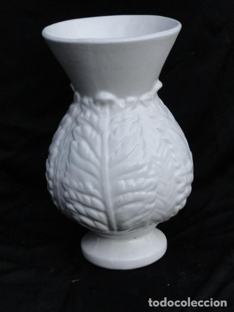 Antig&uuml;edades: JARR&Oacute;N DE PORCELANA. PROBABLEMENTE MANISES. - Foto 1