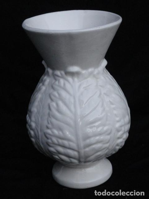 Antig&uuml;edades: JARR&Oacute;N DE PORCELANA. PROBABLEMENTE MANISES. - Foto 2