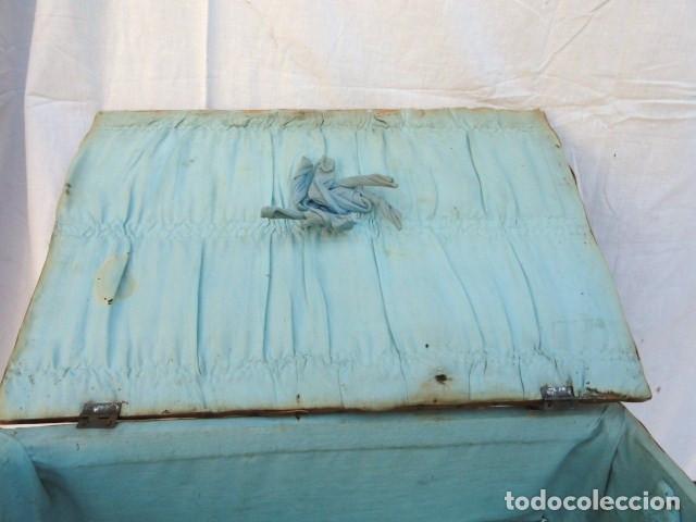 Antig&uuml;edades: COSEDOR DE MIMBRE. - Foto 3