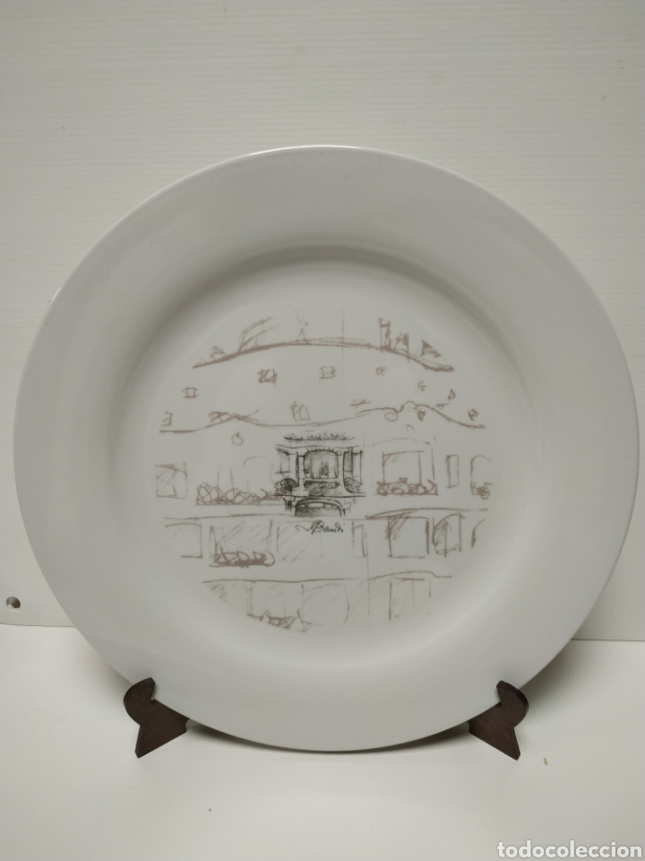 Antig&uuml;edades: Lote de 4 platos de Gaud&iacute; La pedrera - Foto 3