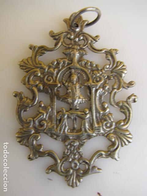 Antig&uuml;edades: Medall&oacute;n plata. Virgen de la Ascensi&oacute;n - Foto 1