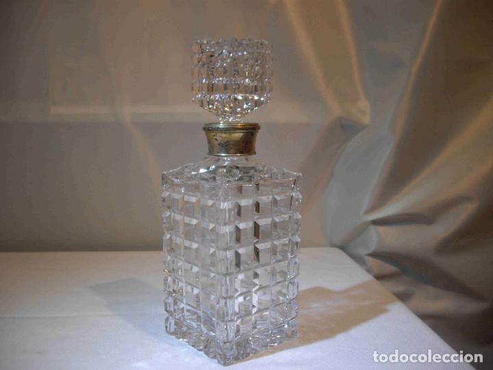 Antig&uuml;edades: BOTELLA CRISTAL TALLA CUELLO PLATA - Foto 1