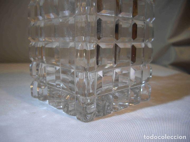 Antig&uuml;edades: BOTELLA CRISTAL TALLA CUELLO PLATA - Foto 2