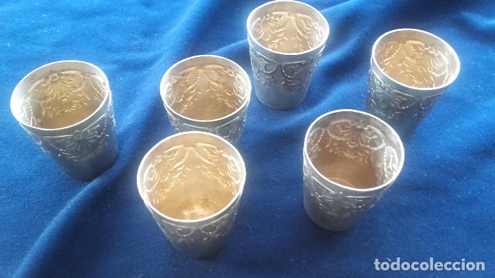Antig&uuml;edades: 6 vasos peque&ntilde;os plateados - Foto 2
