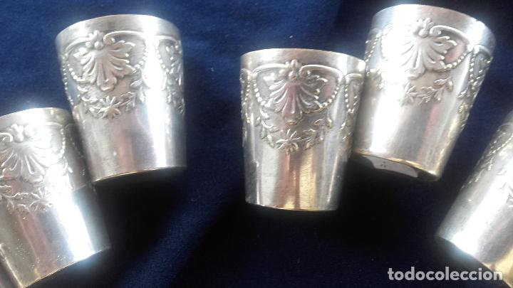 Antig&uuml;edades: 6 vasos peque&ntilde;os plateados - Foto 4