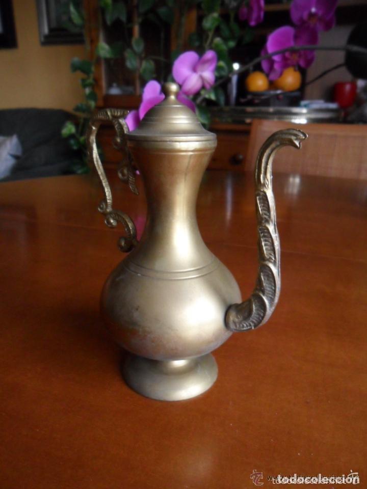 Antig&uuml;edades: TETERA DE BRONCE DECORATIVA - Foto 1