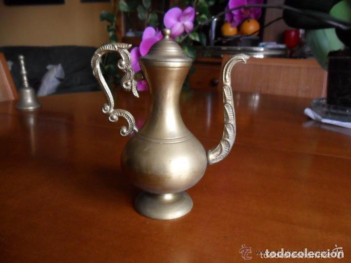 Antig&uuml;edades: TETERA DE BRONCE DECORATIVA - Foto 2