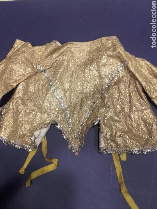 Antigüedades: Magnífico vestido formado por falda y jubón para imagen vestidera en lamé e hilos dorados. S. XVIII. - Foto 4 - 252568760