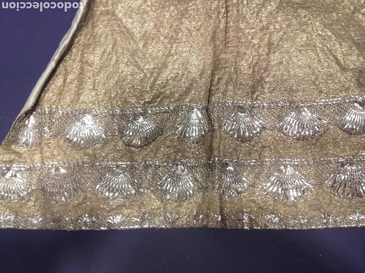 Antigüedades: Magnífico vestido formado por falda y jubón para imagen vestidera en lamé e hilos dorados. S. XVIII. - Foto 10 - 252568760