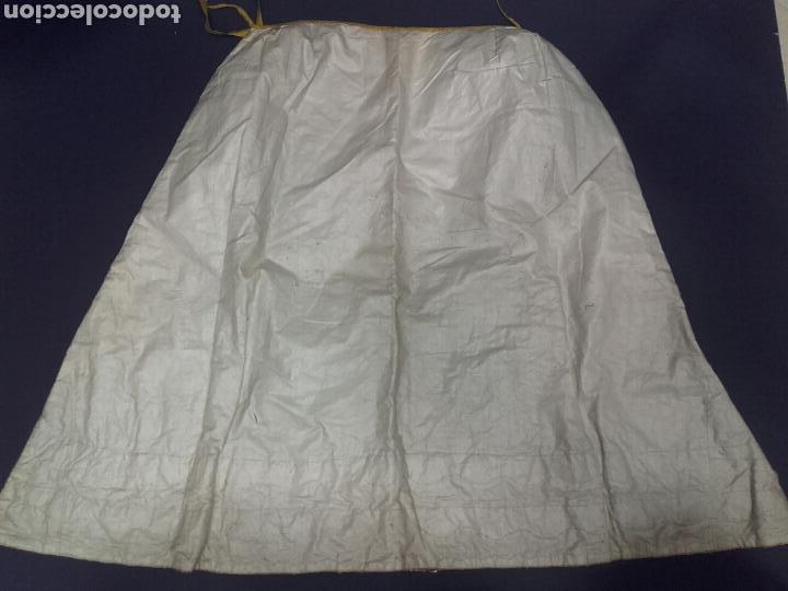 Antigüedades: Magnífico vestido formado por falda y jubón para imagen vestidera en lamé e hilos dorados. S. XVIII. - Foto 12 - 252568760