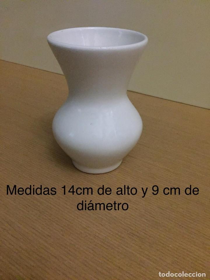 Antig&uuml;edades: FLORERO PEQUE&Ntilde;O BLANCO - Foto 1