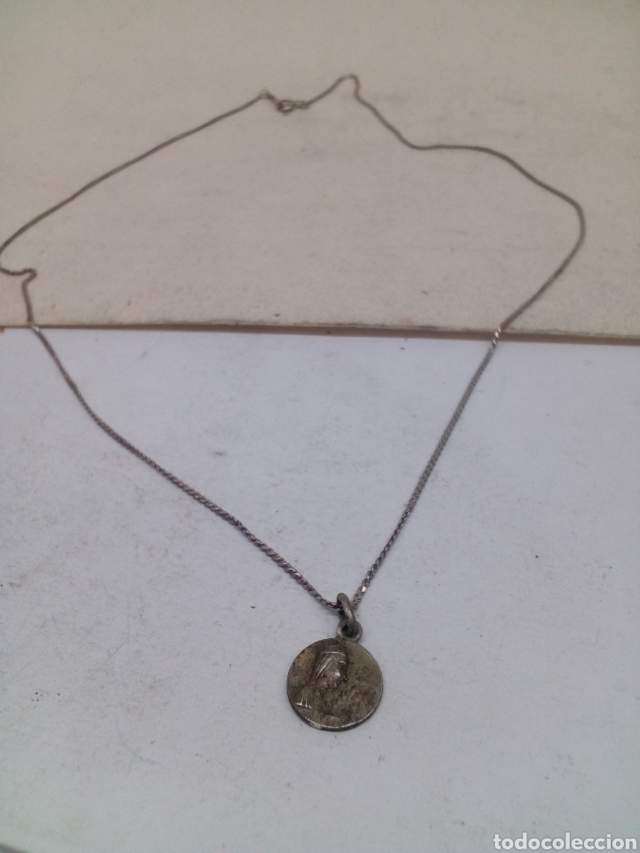 Antig&uuml;edades: Gargantilla con medalla plata religiosa - Foto 1