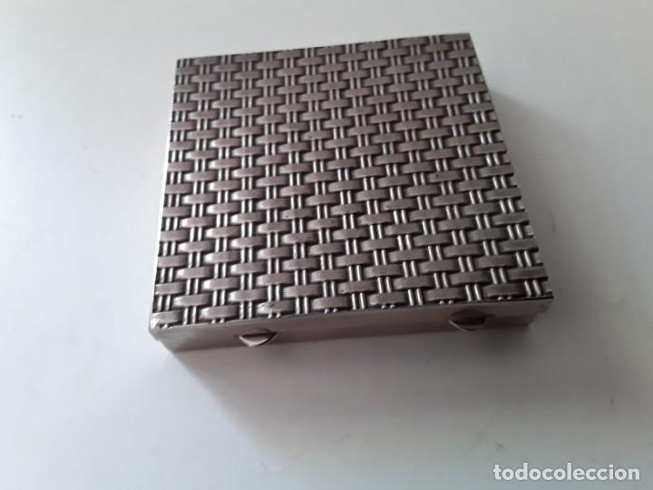 Antig&uuml;edades: Polvera de metal plateado - Foto 1