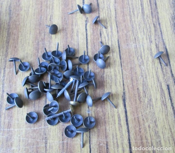 Antiques: Lote de tachuelas de tapicero o similar  - Coge im&aacute;n 1 cm.  di&aacute;metro