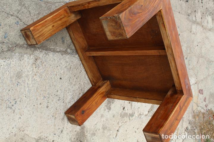 Antig&uuml;edades: mesa baja de madera - Foto 6
