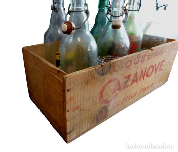 Antig&uuml;edades: Caja de madera promocional de licores - Foto 2