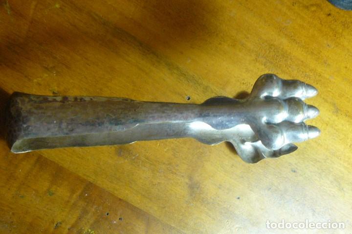 Antig&uuml;edades: pinzas con forma de garra . ba&ntilde;adas en plata - Foto 1