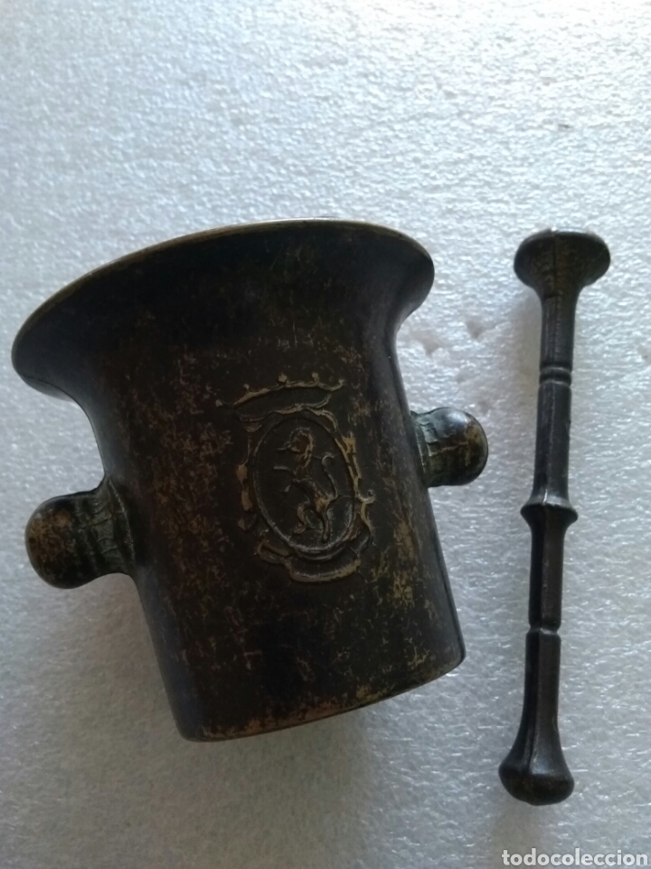 Antig&uuml;edades: Almirez con escudo leon - Foto 1