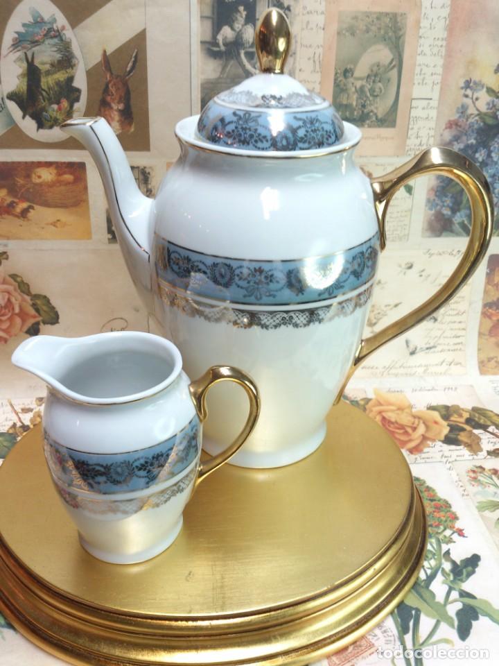 Antig&uuml;edades: Cafetera y lechera en Porcelana - Foto 1