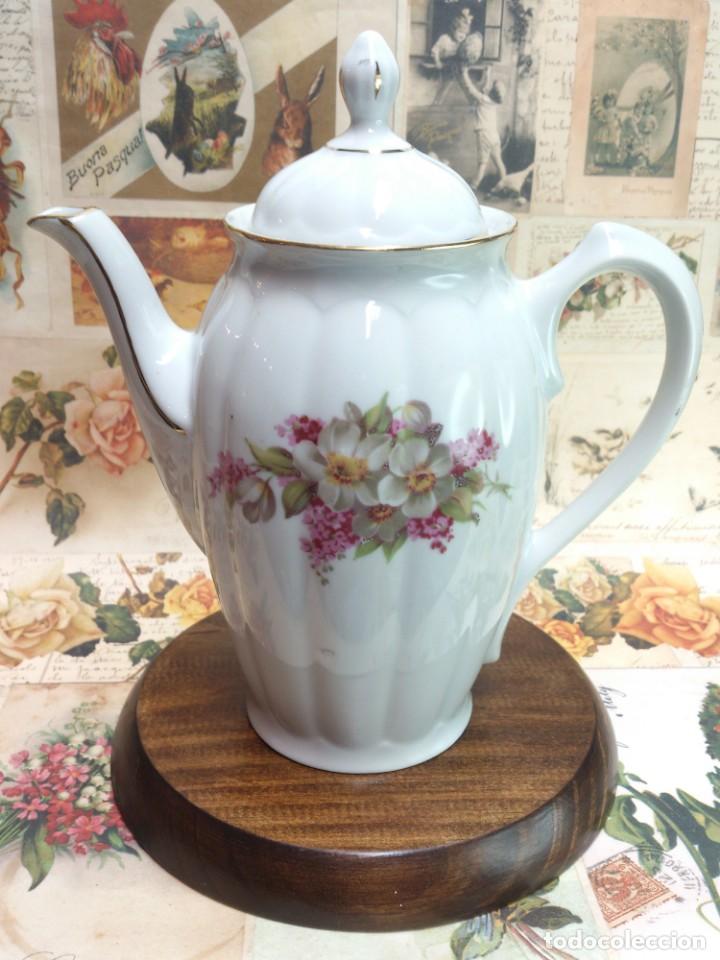 Antig&uuml;edades: Cafetera de Porcelana, antigua. - Foto 1