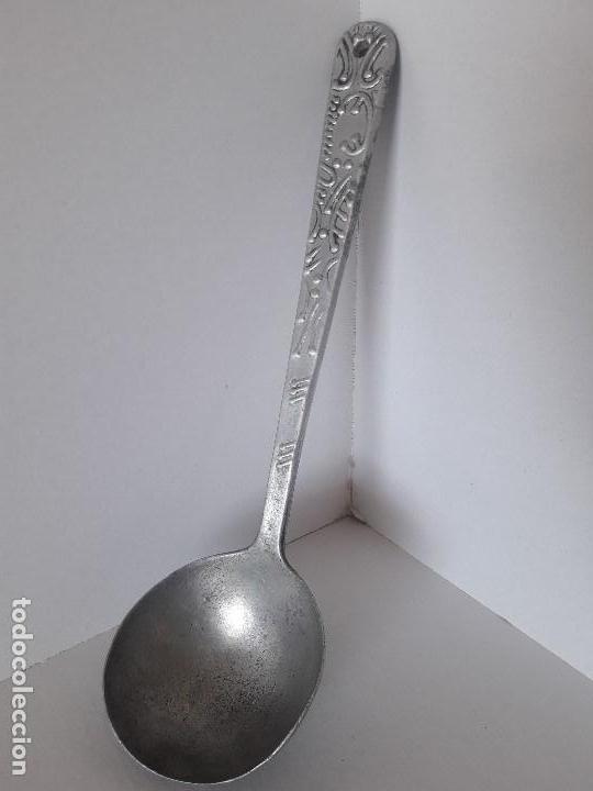 Antig&uuml;edades: RARO CAZO DE ALUMINIO MUY DECORADO - Foto 1