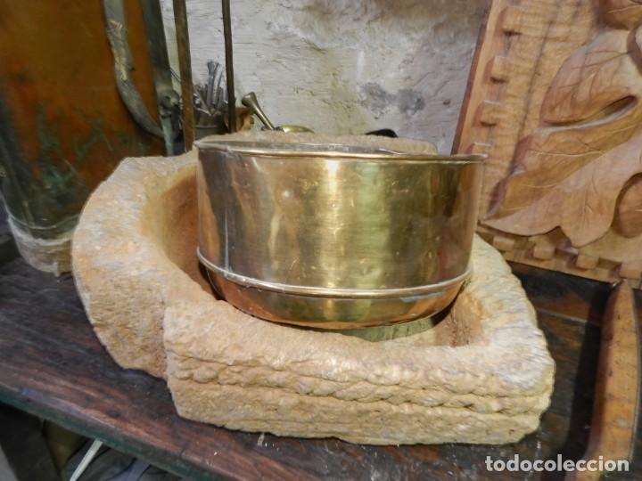 Antiguidades: Antiguo recipiente de lat&oacute;n ......desconozco uso