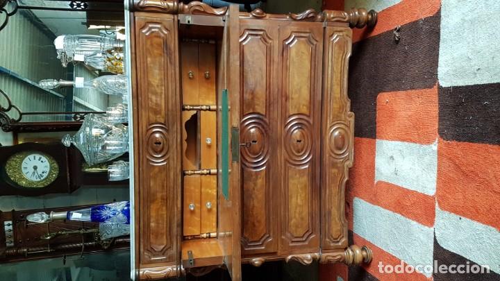 Antig&uuml;edades: C&oacute;moda escritorio doble deladitada en caoba - Foto 1
