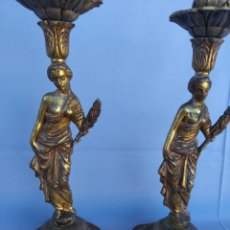 Oggetti Antichi: DOS CANDELABROS BRONCE FORMA MUJER. 33 CENTIMETROS. Lote 142105681