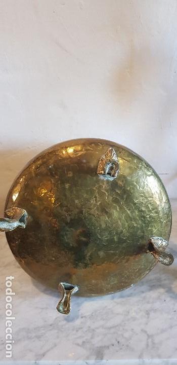 Antig&uuml;edades: JARRON DE LATON REPUJADO Y BRONCE - Foto 6