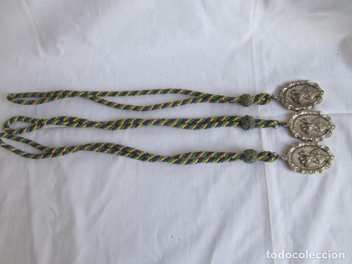 Antig&uuml;edades: 3 medallas con cord&oacute;n Hermandad de La Macarena y el Gran Poder de Barcelona - Foto 5