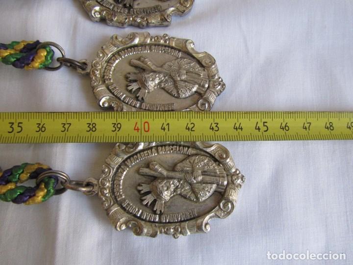 Antig&uuml;edades: 3 medallas con cord&oacute;n Hermandad de La Macarena y el Gran Poder de Barcelona - Foto 7