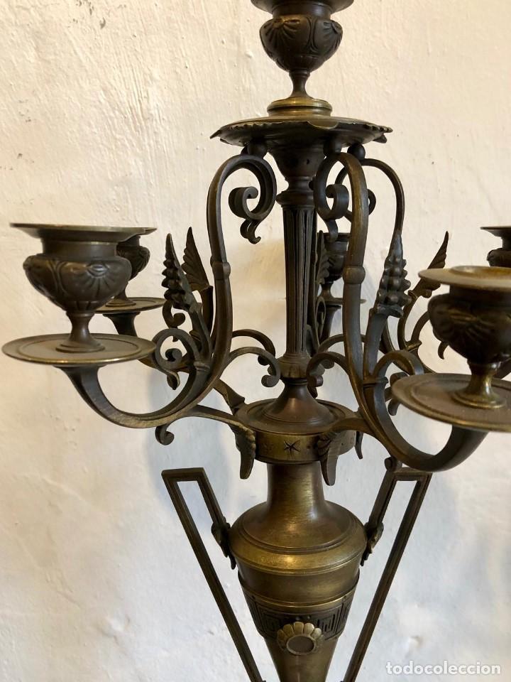 Antig&uuml;edades: PAREJA DE CANDELABROS EN BRONCE - Foto 5