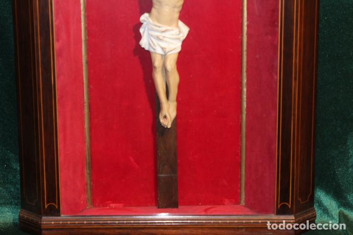 Antig&uuml;edades: capilla hornacina con cristo de madera - Foto 5