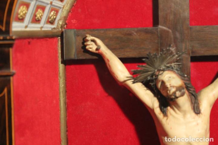 Antig&uuml;edades: capilla hornacina con cristo de madera - Foto 7