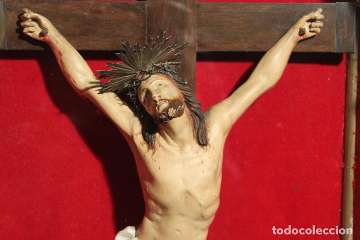 Antig&uuml;edades: capilla hornacina con cristo de madera - Foto 12
