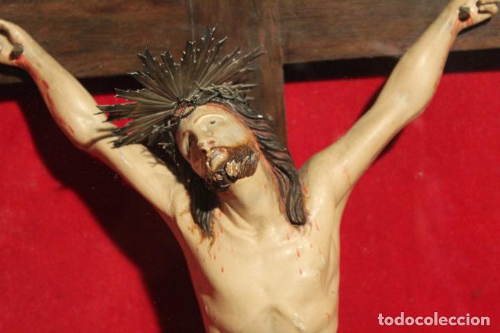 Antig&uuml;edades: capilla hornacina con cristo de madera - Foto 13