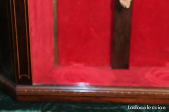 Antig&uuml;edades: capilla hornacina con cristo de madera - Foto 15