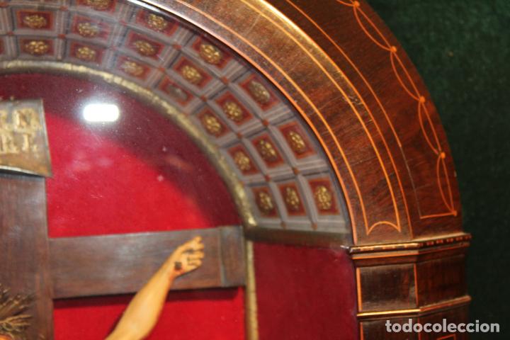 Antig&uuml;edades: capilla hornacina con cristo de madera - Foto 18