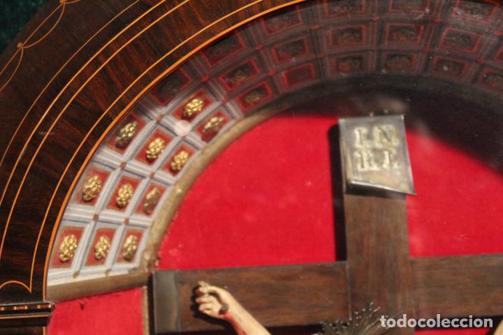 Antig&uuml;edades: capilla hornacina con cristo de madera - Foto 19