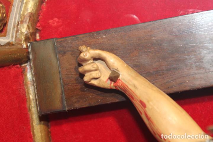 Antig&uuml;edades: capilla hornacina con cristo de madera - Foto 20